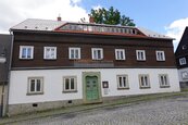 Dům se 4 byty a zahradou, v historickém centru Jiřetína pod Jedlovou, cena 5395000 CZK / objekt, nabízí 