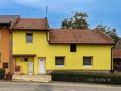 Nabízíme k prodeji prostorný a světlý rodinný dům s rozlehlou zahradou v Zlobicích, cena 2490000 CZK / objekt, nabízí 