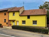 Nabízíme k prodeji prostorný a světlý rodinný dům s rozlehlou zahradou v Zlobicích, cena 2270000 CZK / objekt, nabízí 