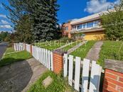 Pronájem rodinný dům Zlín Nivy - 2 bytové jednotky (5+1 a 1+1) + 3 garáž + dílna + sklad + parkování, cena 40000 CZK / objekt / měsíc, nabízí BEN realitní kancelář s.r.o.