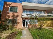 Pronájem rodinný dům Zlín Nivy - 2 bytové jednotky (5+1 a 1+1) + 3 garáž + dílna + sklad + parkování, cena 40000 CZK / objekt / měsíc, nabízí BEN realitní kancelář s.r.o.