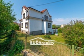 Prodej rodinného domu 249 m2, Zlín - Prštné, žádaná lokalita, možnost i 2 bytů a garáže, cena 9995000 CZK / objekt, nabízí 
