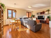 Prostorný cihlový rodinný dům 220 m2 s velkou zahradou a 3 parkovacími místy - klidná část Zlína (Kostelec), cena 9990000 CZK / objekt, nabízí 